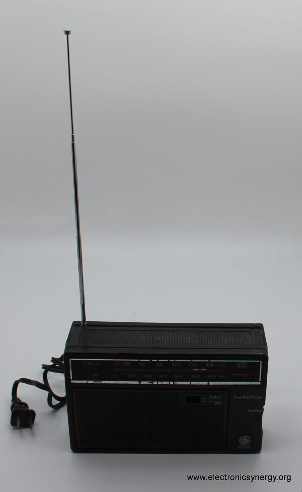 General Electric AM/FM Radio (Model 7-2660D) - Image 2
