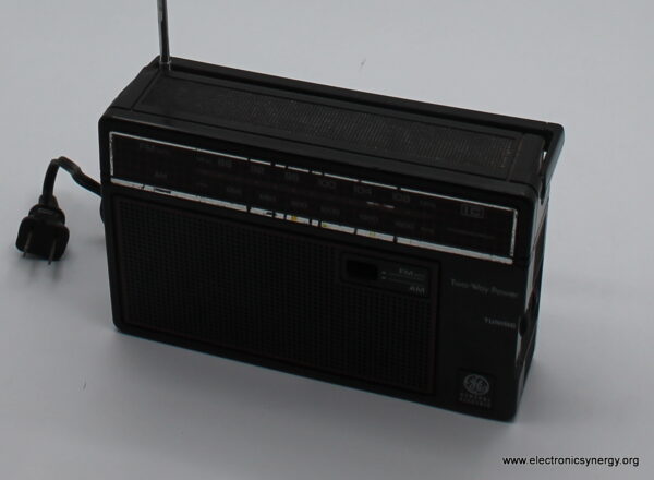 General Electric AM/FM Radio (Model 7-2660D)