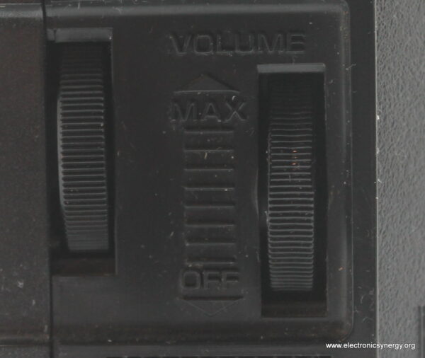 General Electric AM/FM Radio (Model 7-2660D) - Image 5