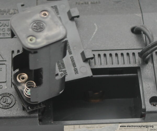 General Electric AM/FM Radio (Model 7-2660D) - Image 6