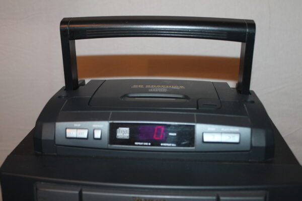 Venturer K2020 CDG/CD Karaoke Player - Image 3