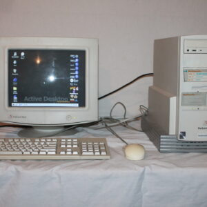 Packard Bell 1402S Color CRT Monitor (14") + Multimedia R500 Windows 95 PC