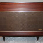 Magnavox Turntable Console / Cabinet – No Power, Broken, For Parts or Repair Only