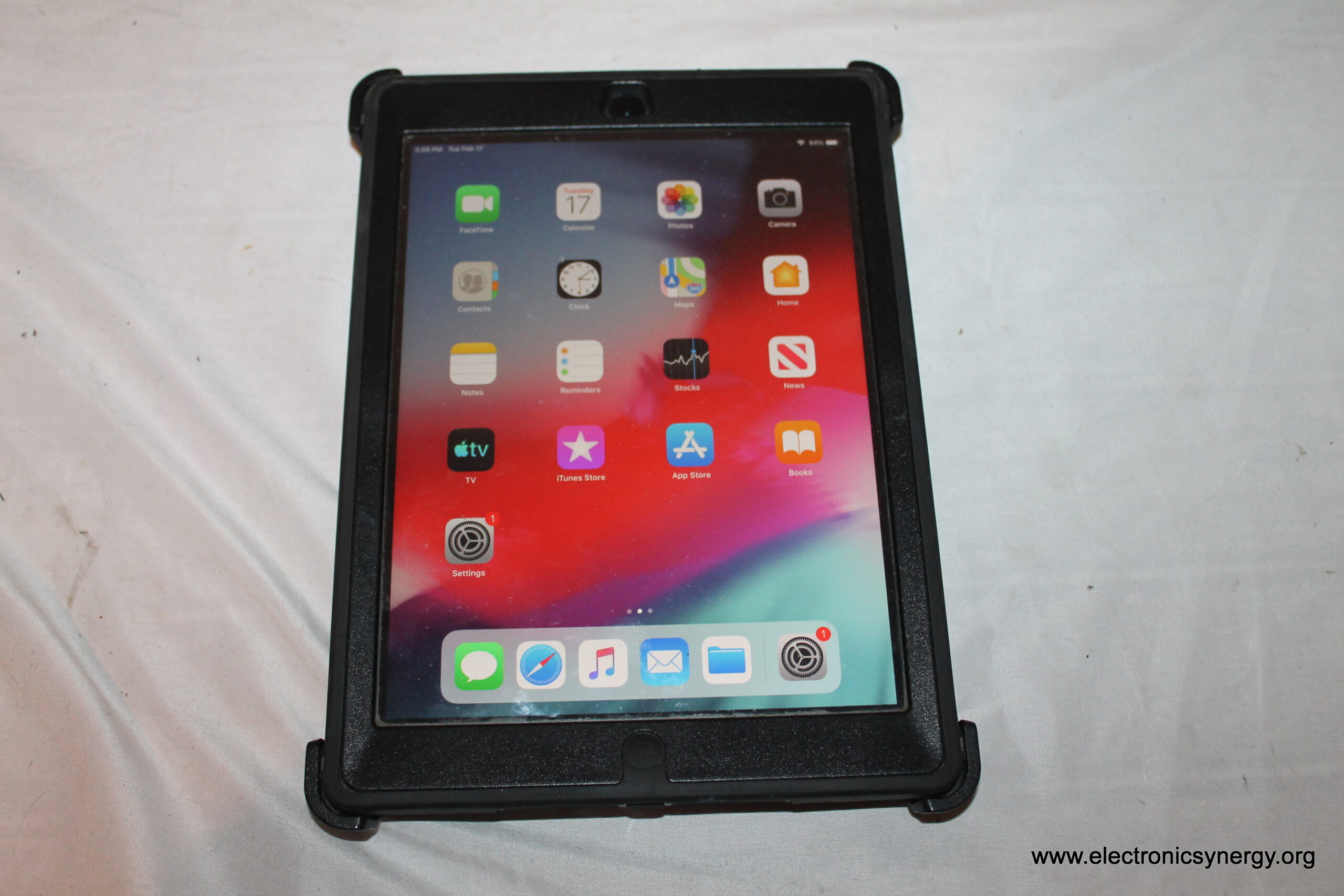 Apple iPad Air 1st Generation A1475 16GB Silver AT&T Unlocked Cellular Tablet with Case