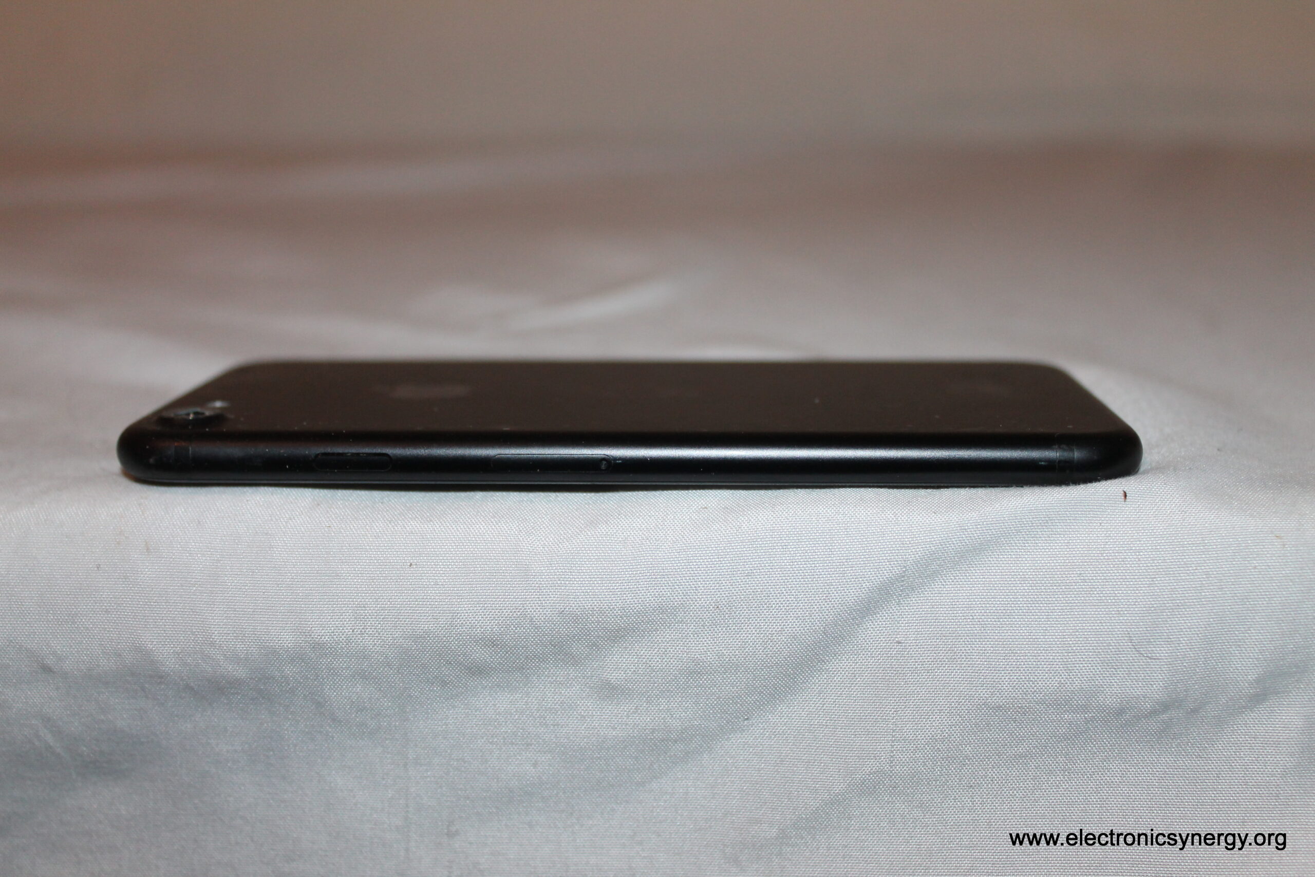 Apple iPhone 7 A1778 32GB Black Smartphone AT&T Locked 4.7" Retina HD - Image 4