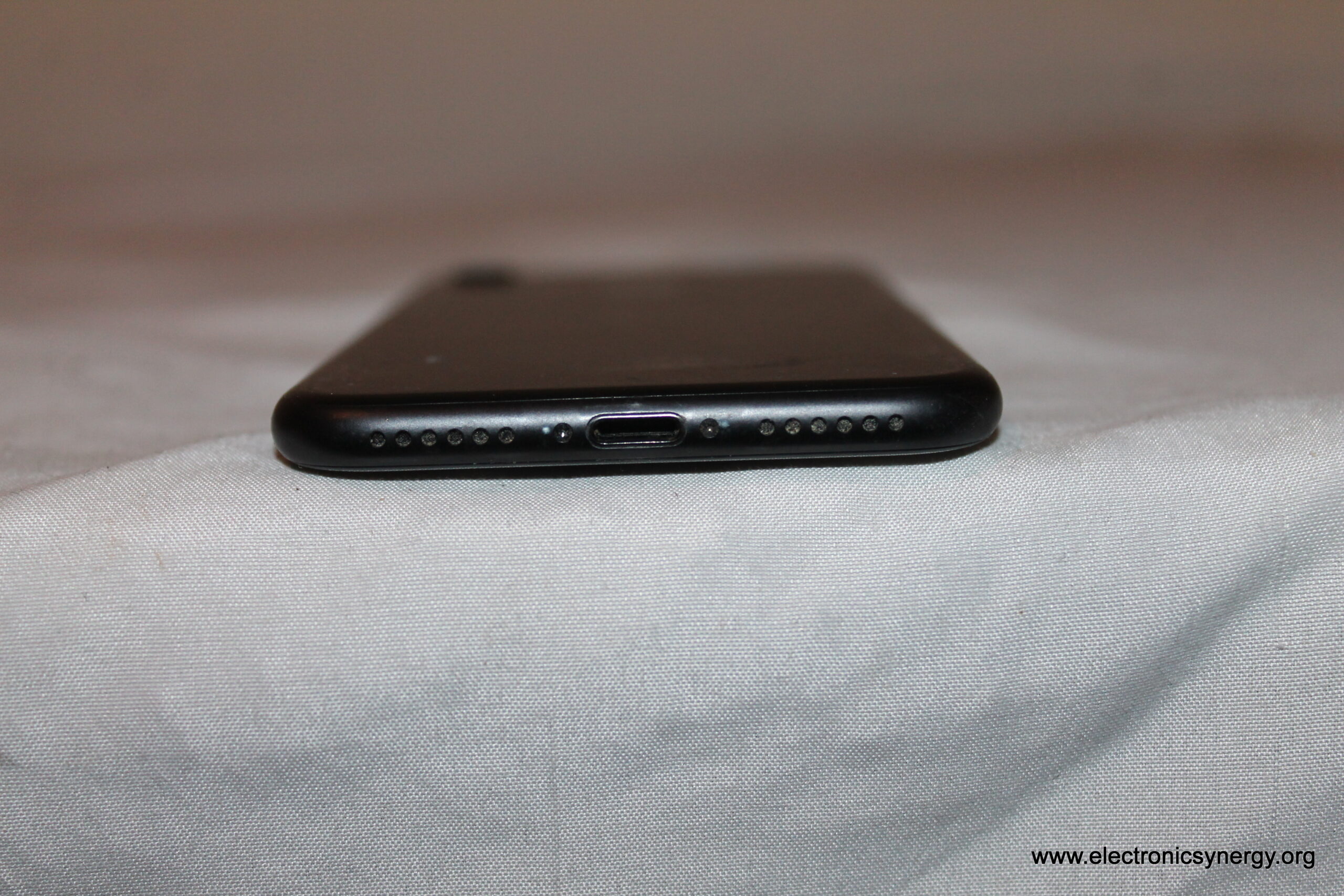 Apple iPhone 7 A1778 32GB Black Smartphone AT&T Locked 4.7" Retina HD - Image 5