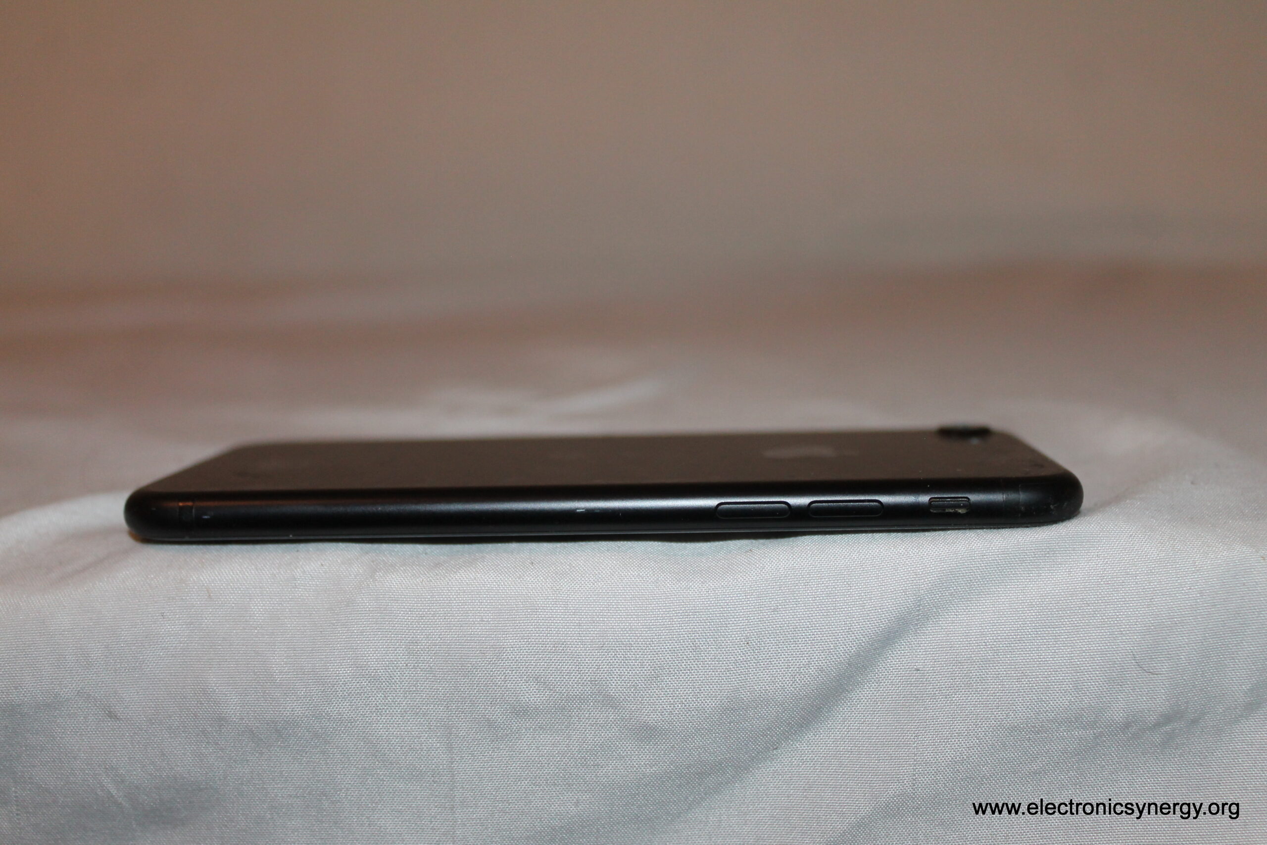 Apple iPhone 7 A1778 32GB Black Smartphone AT&T Locked 4.7" Retina HD - Image 6